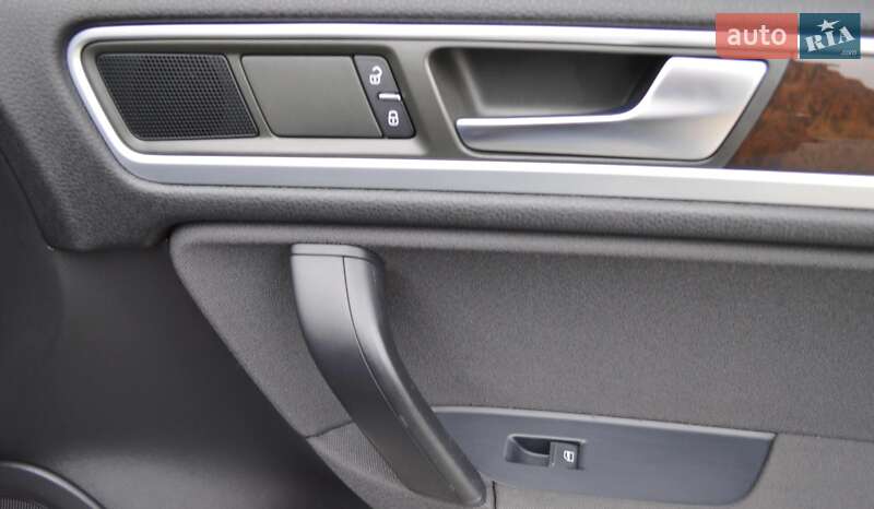 Позашляховик / Кросовер Volkswagen Touareg 2013 в Одесі