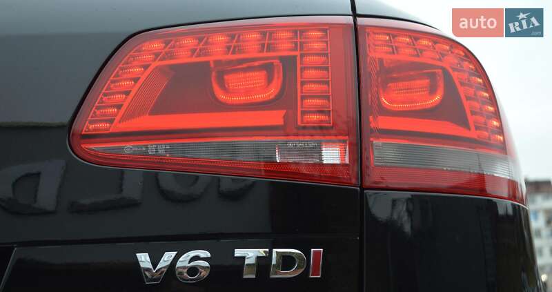 Позашляховик / Кросовер Volkswagen Touareg 2013 в Одесі