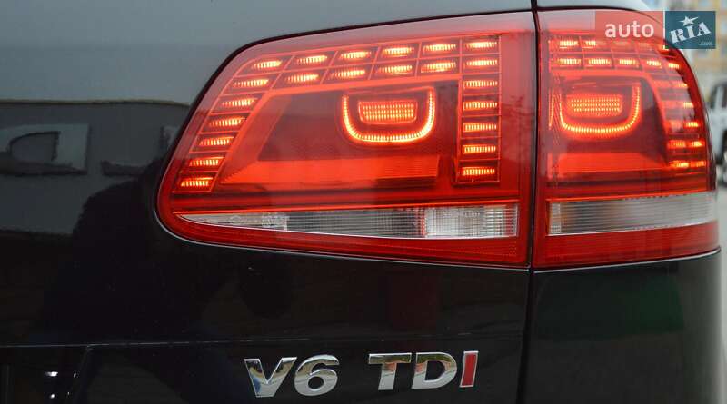 Позашляховик / Кросовер Volkswagen Touareg 2013 в Одесі