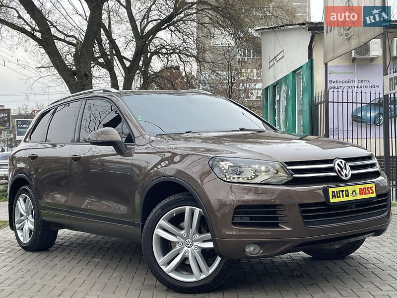 Внедорожник / Кроссовер Volkswagen Touareg 2014 в Николаеве
