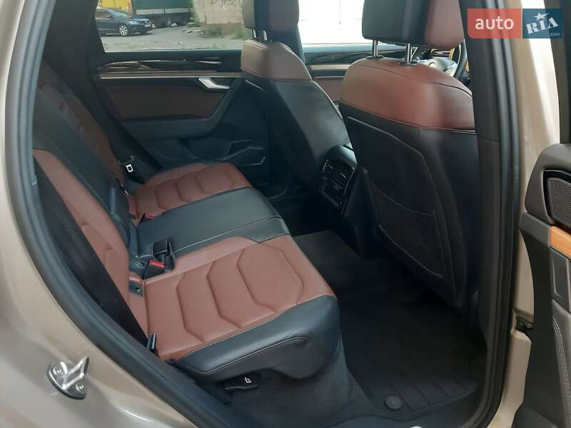 Внедорожник / Кроссовер Volkswagen Touareg 2018 в Киеве