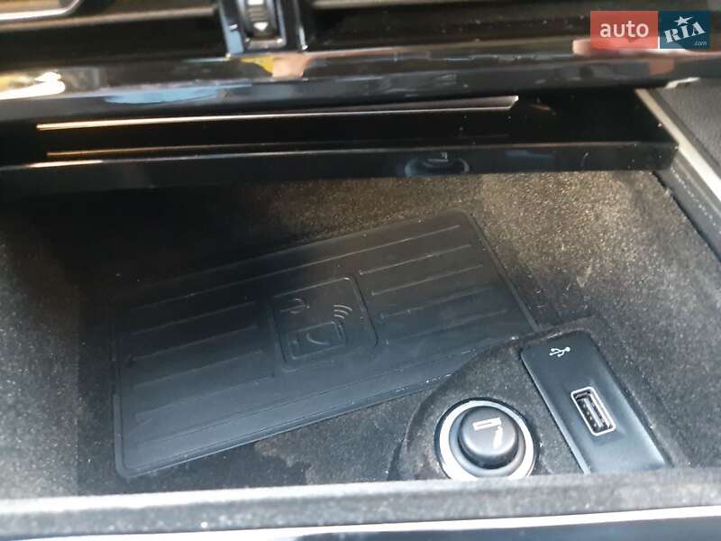 Внедорожник / Кроссовер Volkswagen Touareg 2018 в Киеве