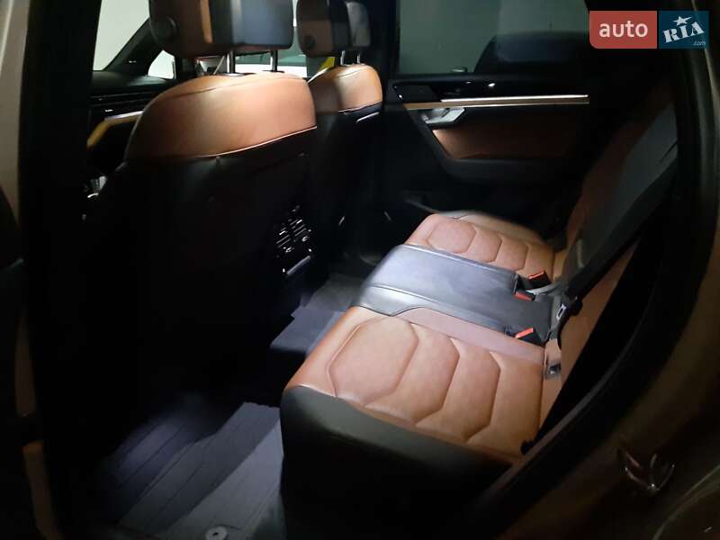 Внедорожник / Кроссовер Volkswagen Touareg 2018 в Киеве