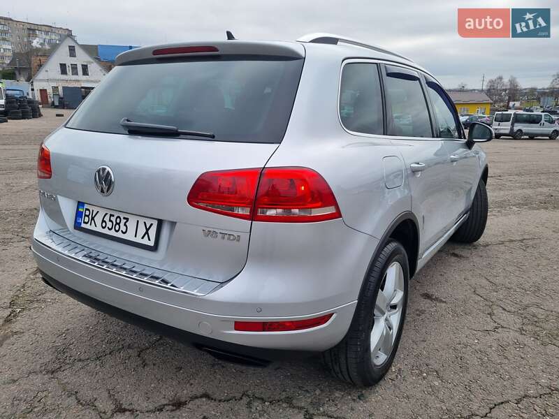 Внедорожник / Кроссовер Volkswagen Touareg 2012 в Ровно