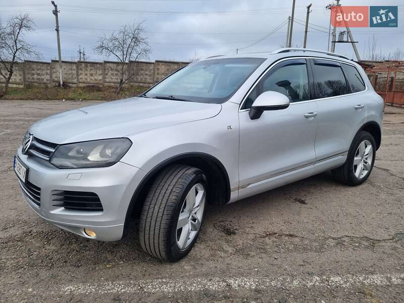 Внедорожник / Кроссовер Volkswagen Touareg 2012 в Ровно