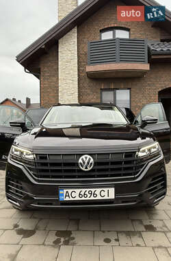 Позашляховик / Кросовер Volkswagen Touareg 2018 в Луцьку