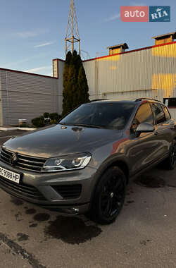 Позашляховик / Кросовер Volkswagen Touareg 2015 в Харкові