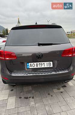 Внедорожник / Кроссовер Volkswagen Touareg 2011 в Хусте