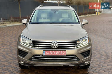 Позашляховик / Кросовер Volkswagen Touareg 2015 в Києві