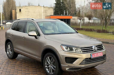 Внедорожник / Кроссовер Volkswagen Touareg 2015 в Киеве