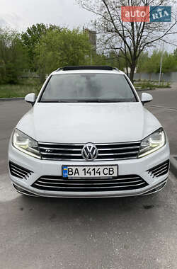 Внедорожник / Кроссовер Volkswagen Touareg 2015 в Днепре