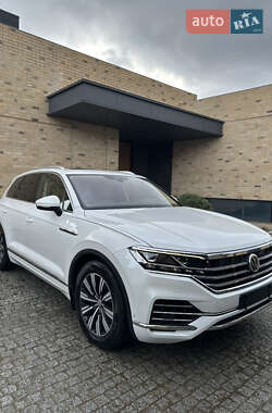 Позашляховик / Кросовер Volkswagen Touareg 2018 в Чернівцях