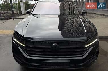 Позашляховик / Кросовер Volkswagen Touareg 2021 в Києві