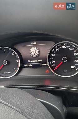 Позашляховик / Кросовер Volkswagen Touareg 2015 в Дніпрі