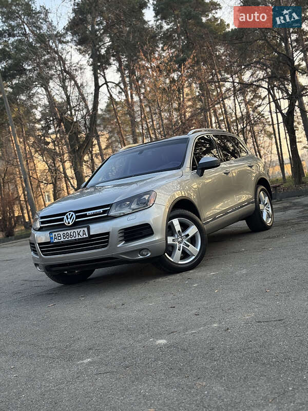 Позашляховик / Кросовер Volkswagen Touareg 2013 в Києві