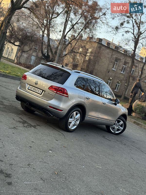 Позашляховик / Кросовер Volkswagen Touareg 2013 в Києві