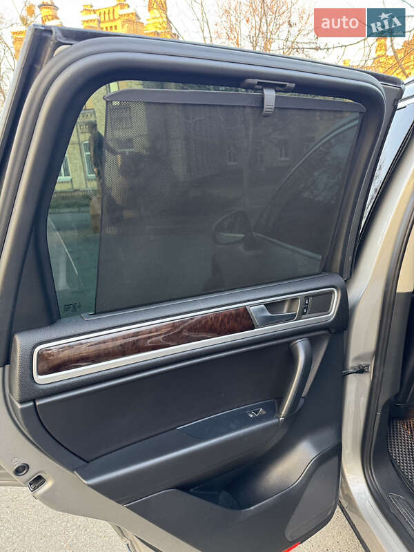 Позашляховик / Кросовер Volkswagen Touareg 2013 в Києві