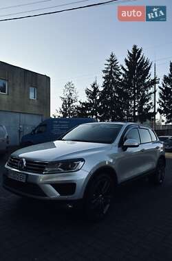 Позашляховик / Кросовер Volkswagen Touareg 2016 в Львові