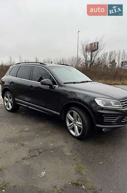 Внедорожник / Кроссовер Volkswagen Touareg 2015 в Буче