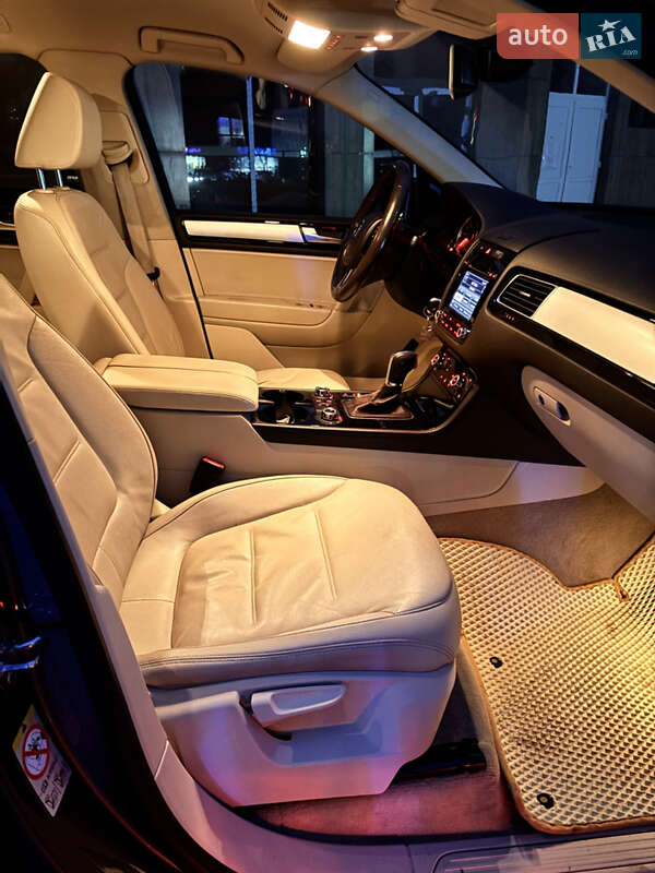 Позашляховик / Кросовер Volkswagen Touareg 2012 в Ужгороді