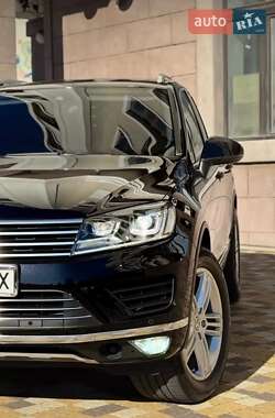 Внедорожник / Кроссовер Volkswagen Touareg 2014 в Николаеве