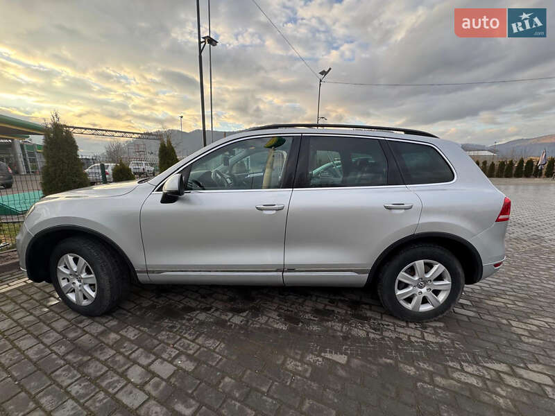 Позашляховик / Кросовер Volkswagen Touareg 2014 в Чернівцях