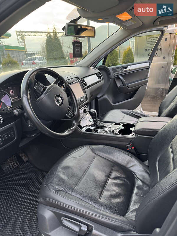 Позашляховик / Кросовер Volkswagen Touareg 2014 в Чернівцях