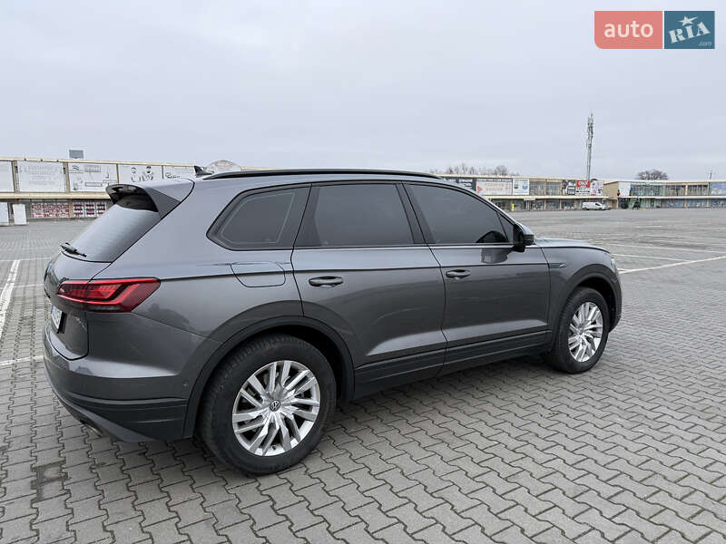Позашляховик / Кросовер Volkswagen Touareg 2018 в Чернівцях