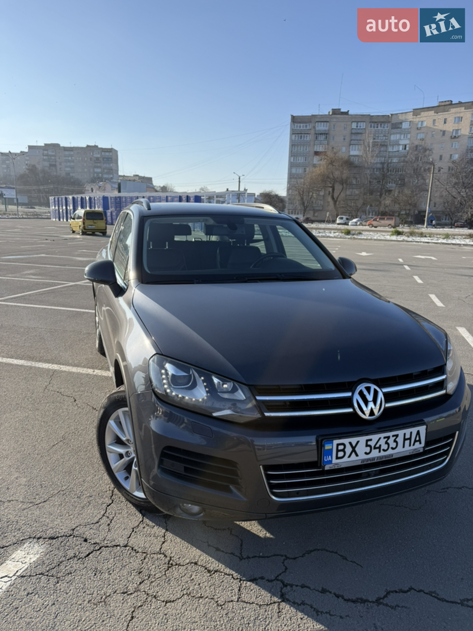 Продається надійний та комфортний Volkswagen Touareg 2011 року з пневмопідвіскою. Автомобіль поєднує в собі преміальний комфорт, потужність та чудову прохідність.
🔹 Пневмопідвіска – м’яка їзда та можливість регулювання кліренсу
🔹 Комфортний та просторий салон
🔹 Високий рівень безпеки
🔹 Чудово підходить як для міста, так і для далеких поїздок
🔹 Авто доглянуте, в робочому стані.
Стан ідеальний. Замінені технічні рідини та фільтри. Обслуговувався у офіційного диллера Volkswagen.
Без підфарбовувань та мʼятин. Екологія присутня.