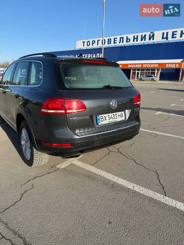 Позашляховик / Кросовер Volkswagen Touareg 2011 в Кам'янець-Подільському