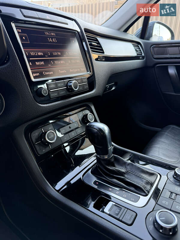 Позашляховик / Кросовер Volkswagen Touareg 2011 в Кам'янець-Подільському