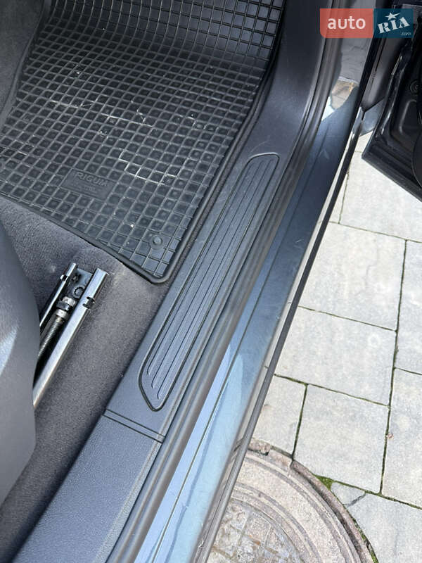 Позашляховик / Кросовер Volkswagen Touareg 2011 в Кам'янець-Подільському