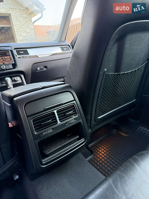 Позашляховик / Кросовер Volkswagen Touareg 2011 в Кам'янець-Подільському