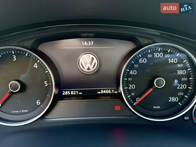 Позашляховик / Кросовер Volkswagen Touareg 2011 в Кам'янець-Подільському