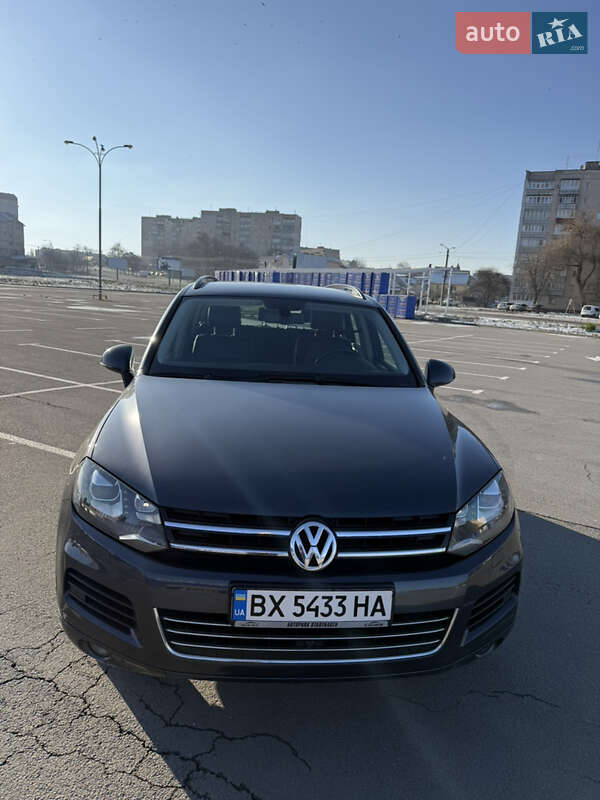 Позашляховик / Кросовер Volkswagen Touareg 2011 в Кам'янець-Подільському
