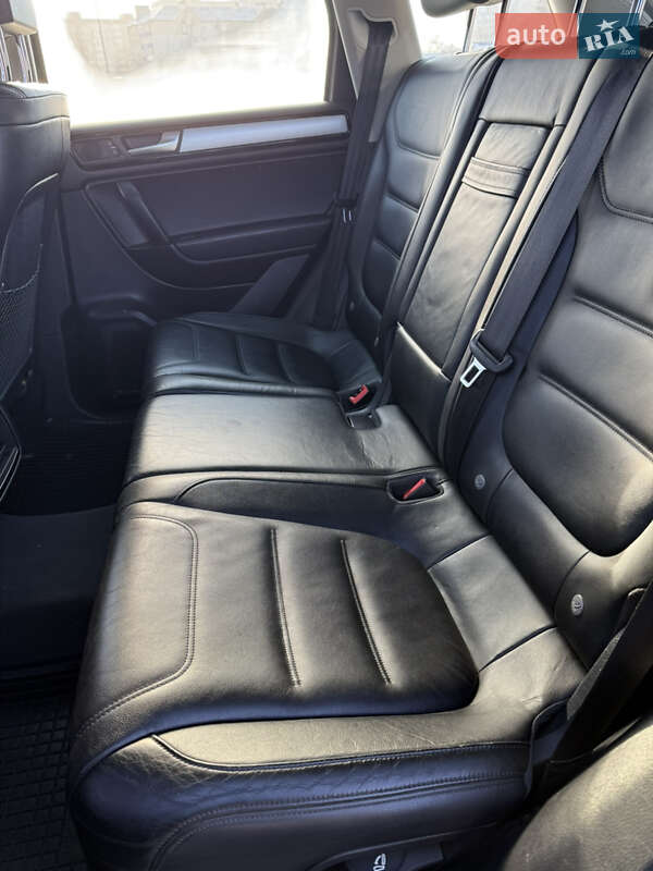 Позашляховик / Кросовер Volkswagen Touareg 2011 в Кам'янець-Подільському