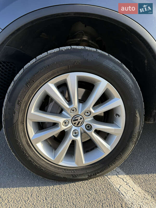Позашляховик / Кросовер Volkswagen Touareg 2011 в Кам'янець-Подільському