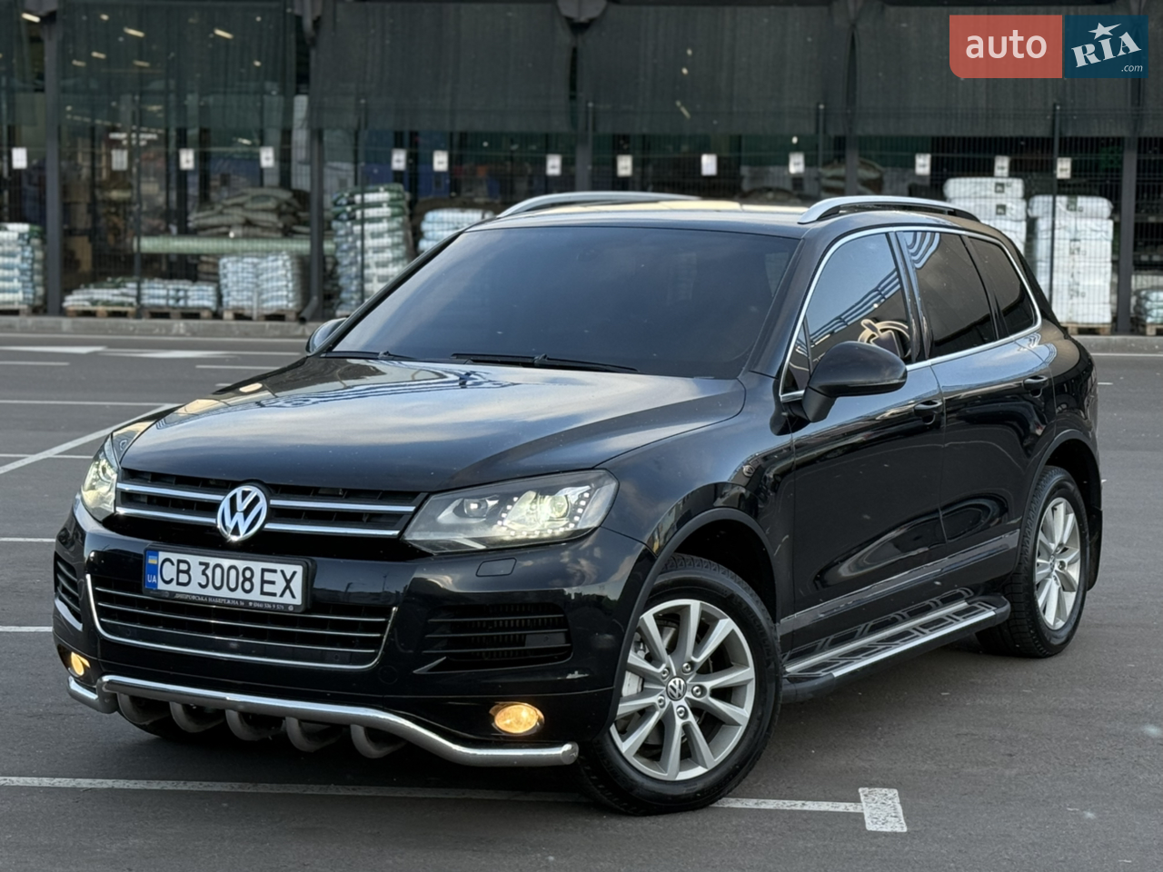 Продам Volkswagen Touareg 2013 року випуску, модифікація NF.

Автомобіль офіційний, весь період обслуговувався у офіційного дилера, є підтверджена сервісна історія.

Другий власник.
Технічний стан відмінний — мотор, коробка та ходова працюють без нарікань.
Кузов рівний, без пошкоджень без підкрасів салон доглянутий, не затертий.

Комфортний, надійний і статусний автомобіль, чудово підходить як для міста, так і для далеких поїздок.

Офіційний автомобіль
Обслуговування тільки у офіційних дилерів.
Другий господар
2013 рік, NF
Готовий до експлуатації без вкладень

Додаткова інформація - по телефону.
Торг можливий у автомобіля.