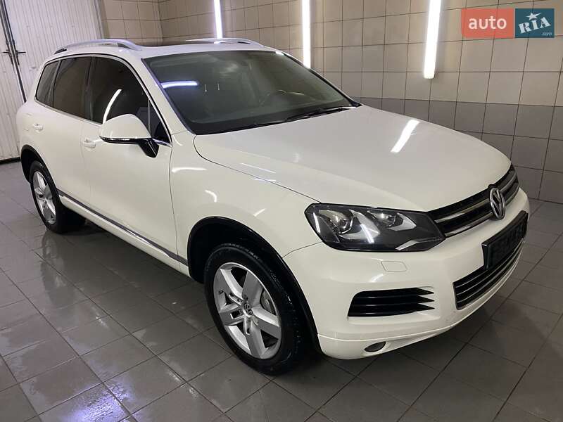 Внедорожник / Кроссовер Volkswagen Touareg 2011 в Умани