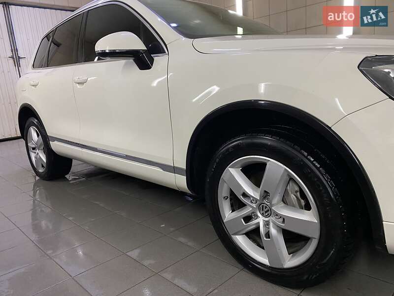 Внедорожник / Кроссовер Volkswagen Touareg 2011 в Умани