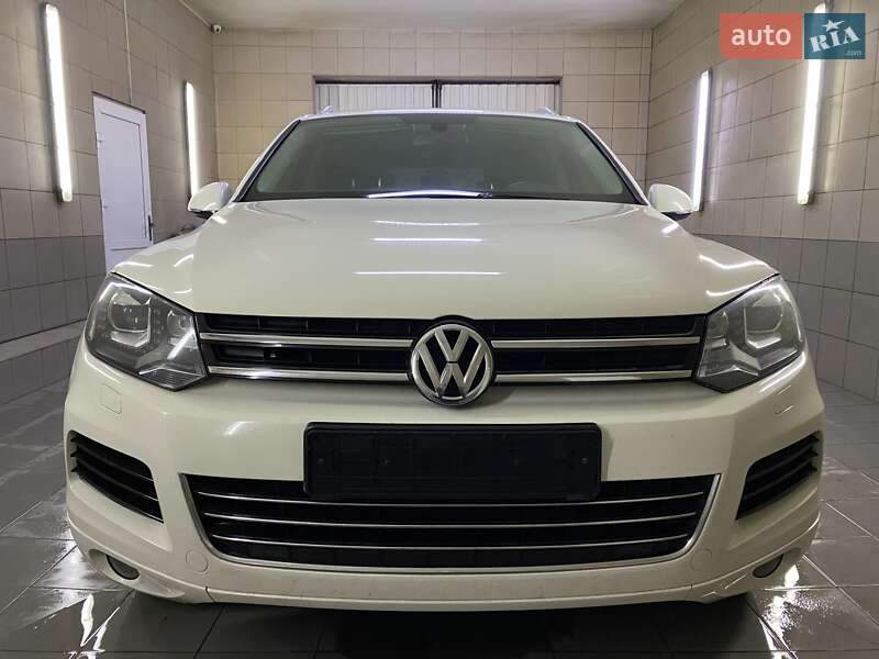 Внедорожник / Кроссовер Volkswagen Touareg 2011 в Умани