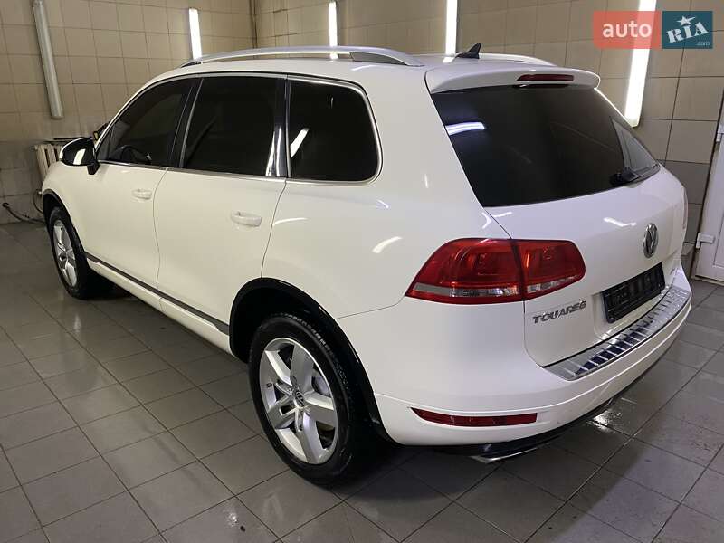 Внедорожник / Кроссовер Volkswagen Touareg 2011 в Умани
