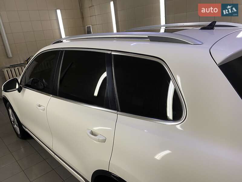 Внедорожник / Кроссовер Volkswagen Touareg 2011 в Умани