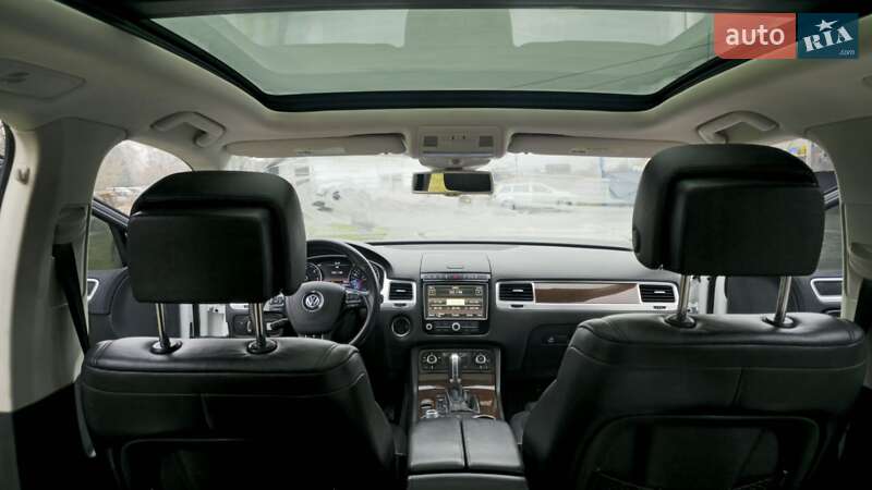 Внедорожник / Кроссовер Volkswagen Touareg 2014 в Львове