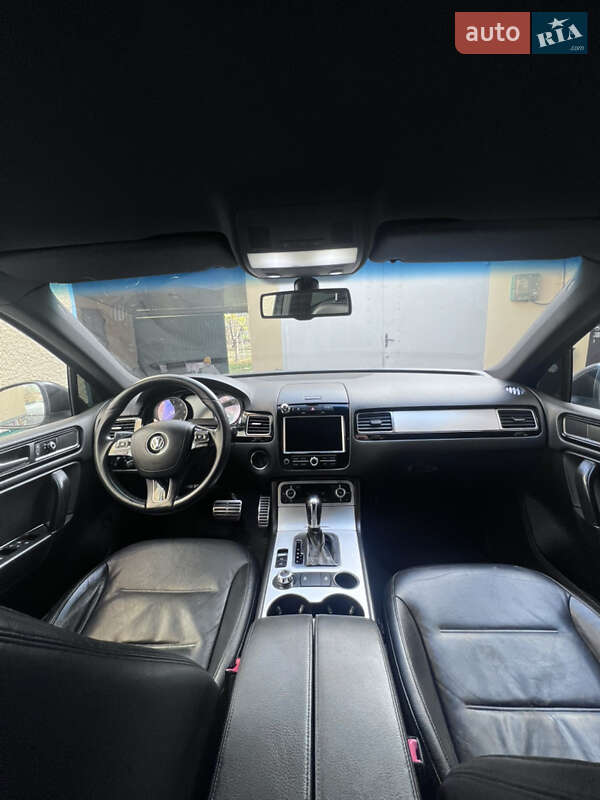 Внедорожник / Кроссовер Volkswagen Touareg 2011 в Тячеве