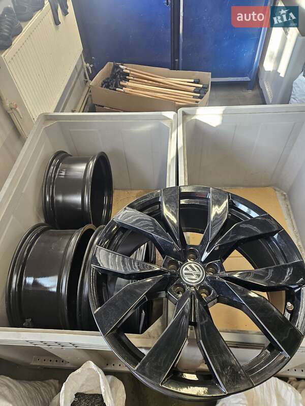 Позашляховик / Кросовер Volkswagen Touareg 2019 в Полтаві