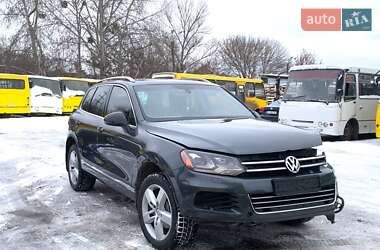 Внедорожник / Кроссовер Volkswagen Touareg 2014 в Киеве