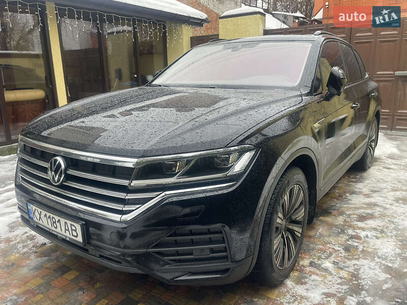 Позашляховик / Кросовер Volkswagen Touareg 2021 в Харкові
