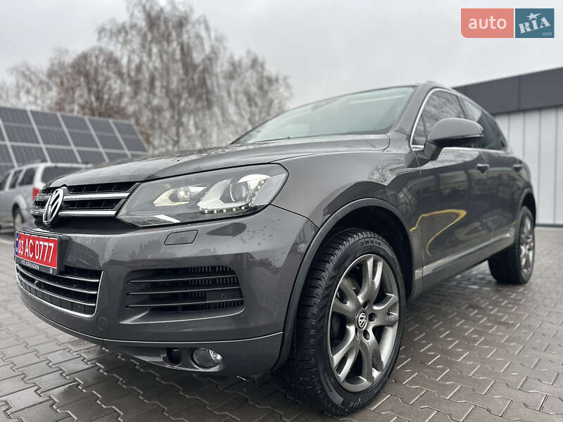 Внедорожник / Кроссовер Volkswagen Touareg 2011 в Владимире