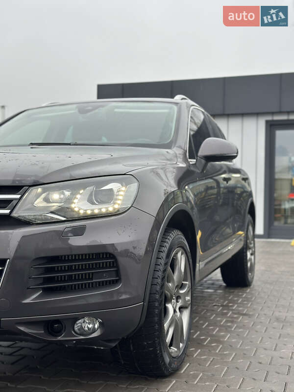 Внедорожник / Кроссовер Volkswagen Touareg 2011 в Владимире